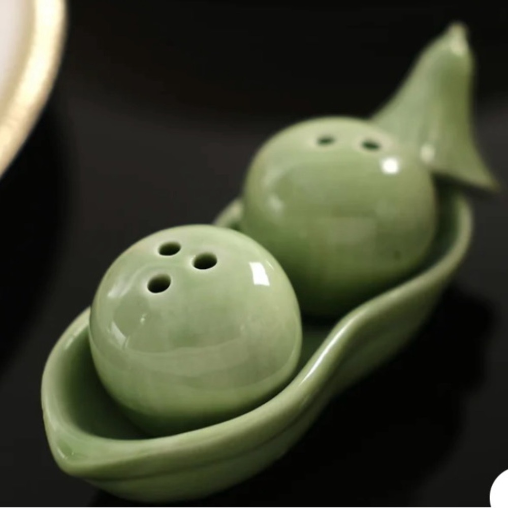 COPY - NIP Peas In A Pod Salt And Pepper Shakers Kate Aspen Wedding Shower Gift…
